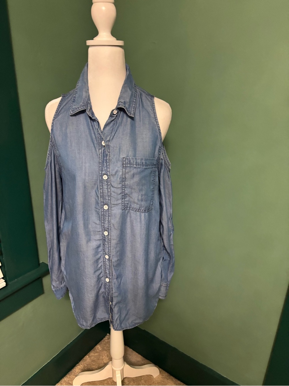Forever 21 Light Blue Cold-Shoulder Denim Button-Down Shirt